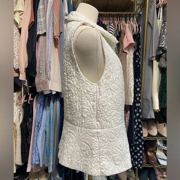 White House Black Market Cream and Gold Full Zip Up Vest. Size Large. - Picture 6 of 12